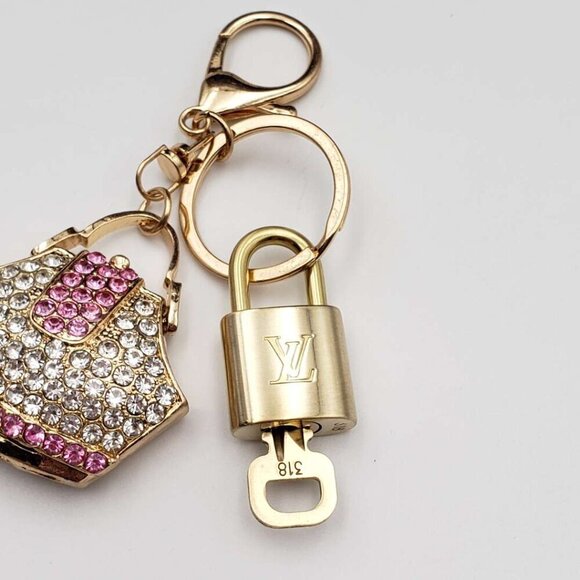 Authentic Louis Vuitton Lock & Key with unbranded Bagcharm, Keycharm 122225 - Picture 5 of 8